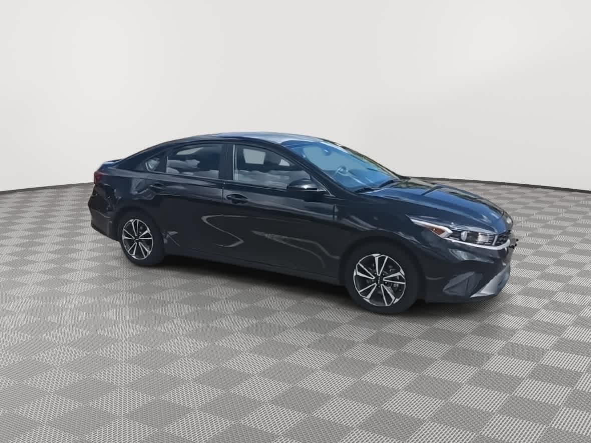 Thumbnail: 2023 Kia Forte - 2