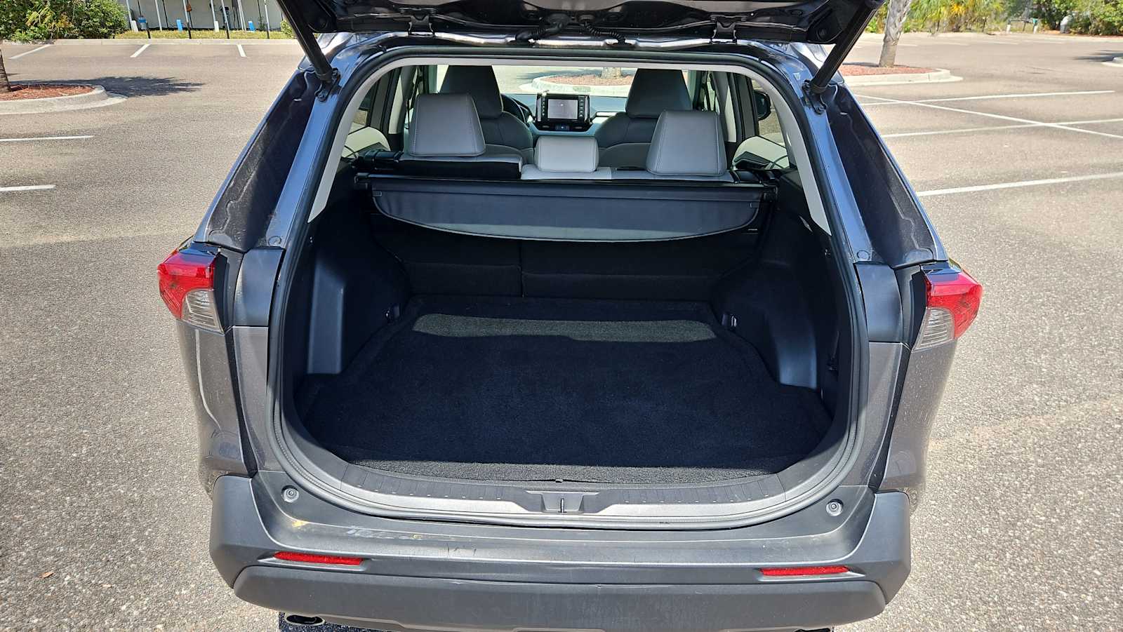 Thumbnail: 2021 Toyota RAV4 - 21