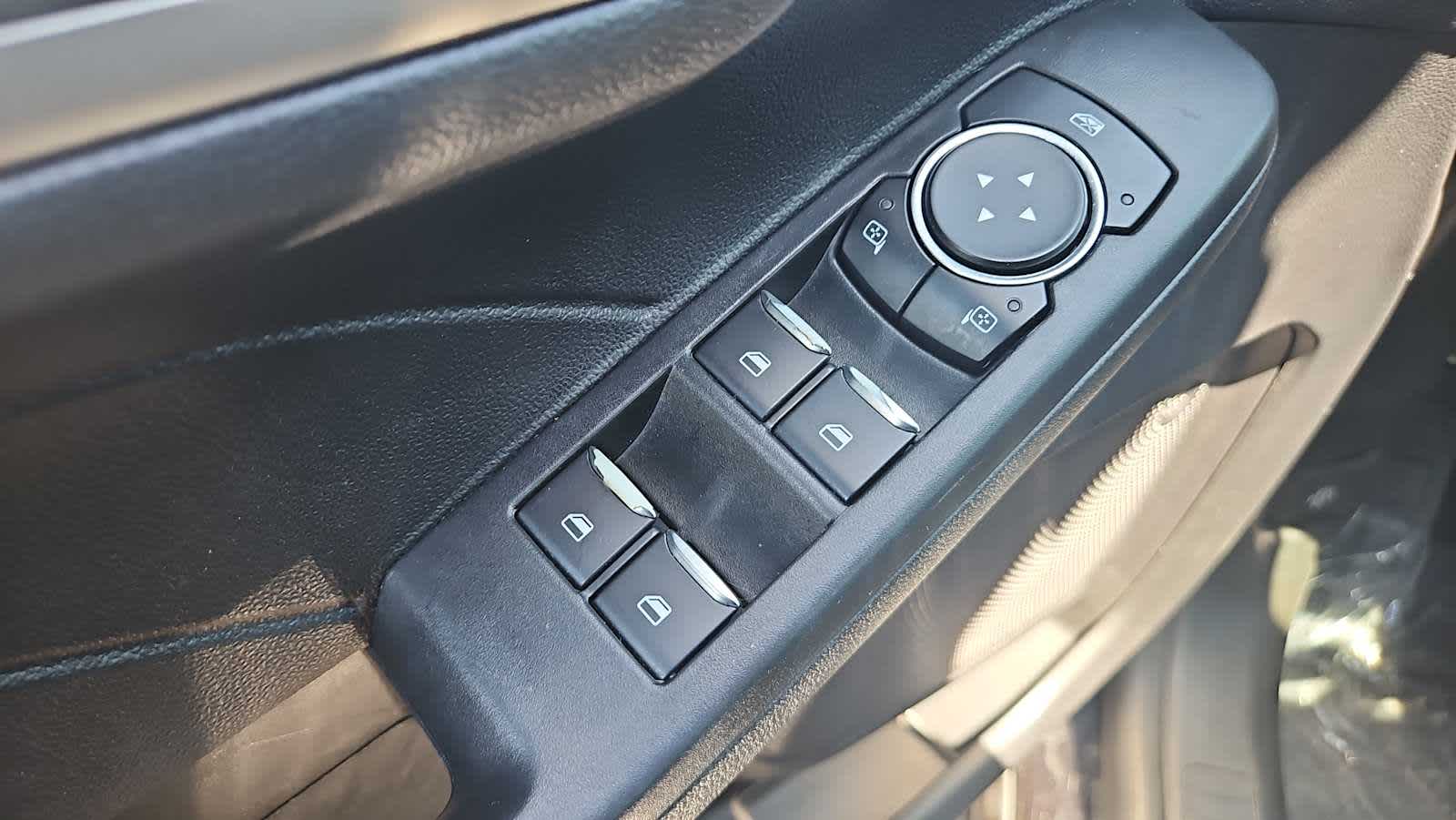 Thumbnail: 2021 Ford Escape - 15