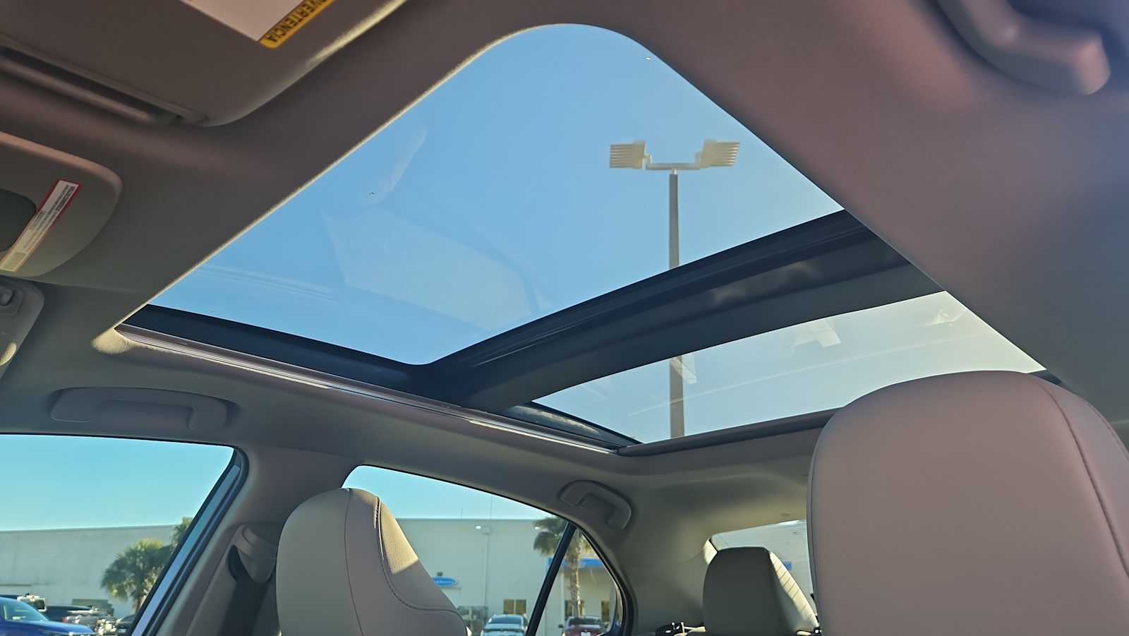 Thumbnail: 2022 Toyota Camry - 16