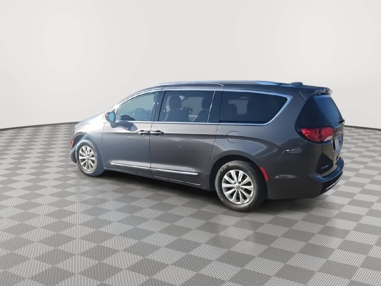 Thumbnail: 2018 Chrysler Pacifica - 6