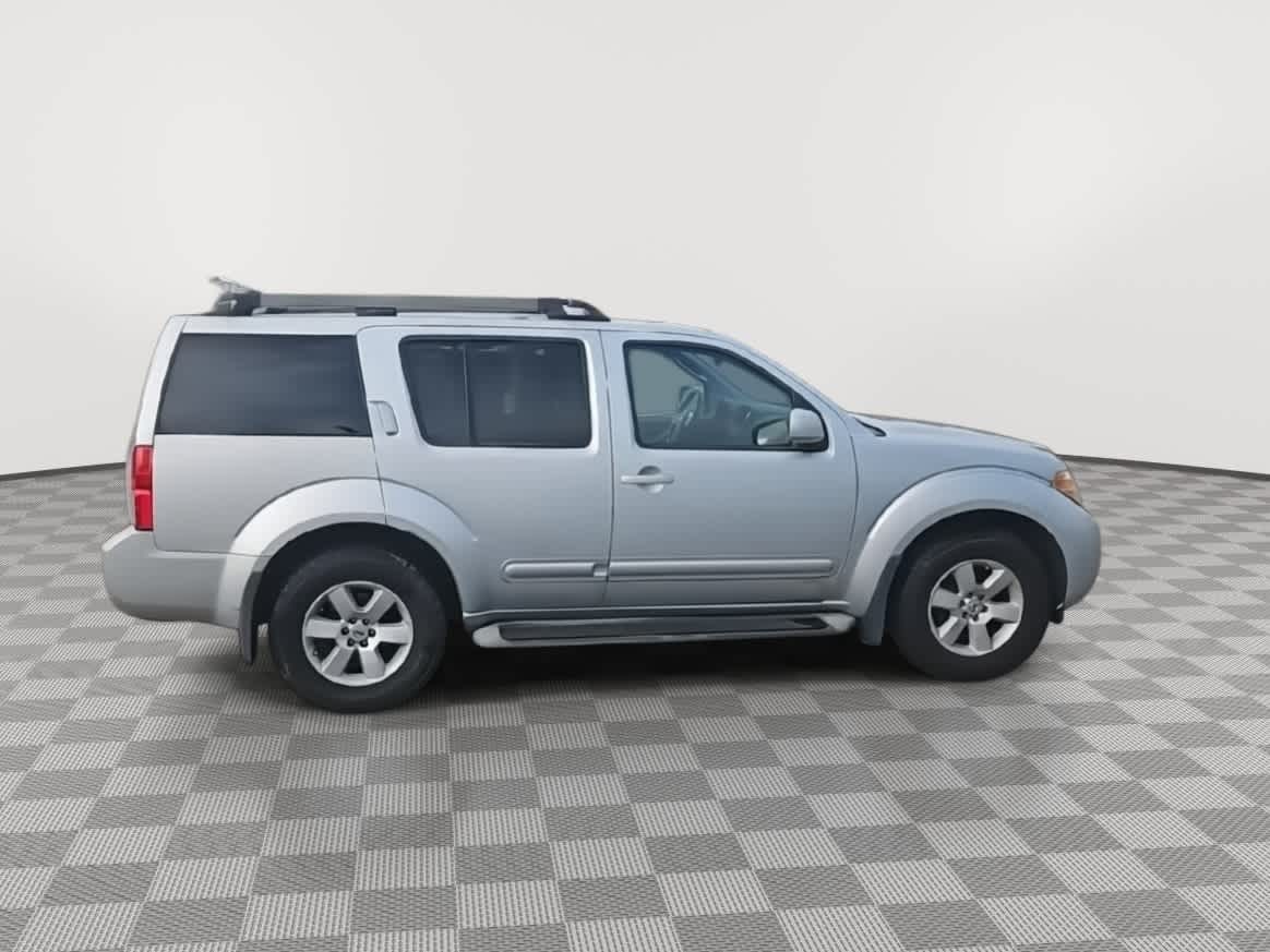 Thumbnail: 2011 Nissan Pathfinder - 9