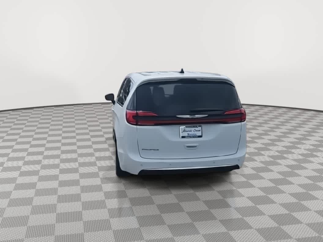 Thumbnail: 2023 Chrysler Pacifica - 7