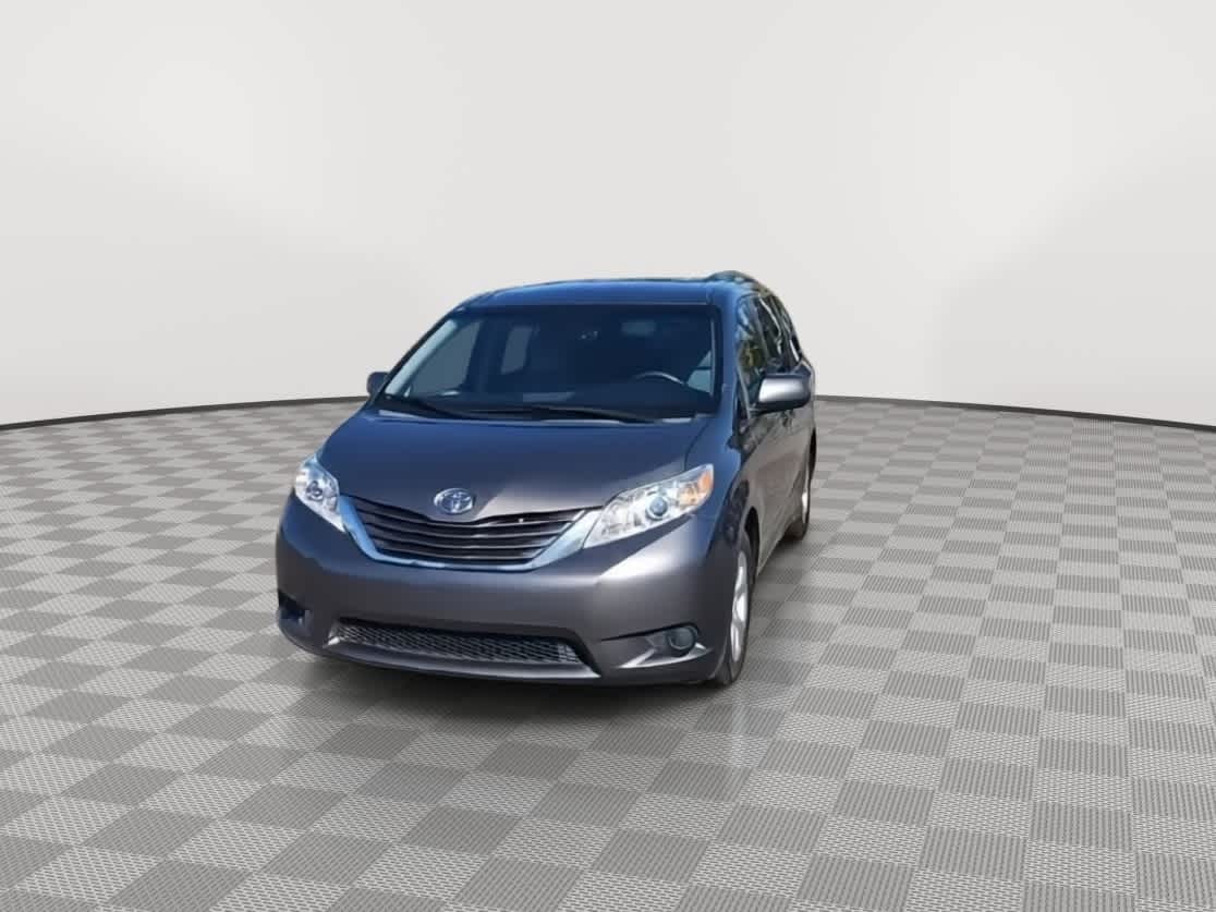 Thumbnail: 2017 Toyota Sienna - 3