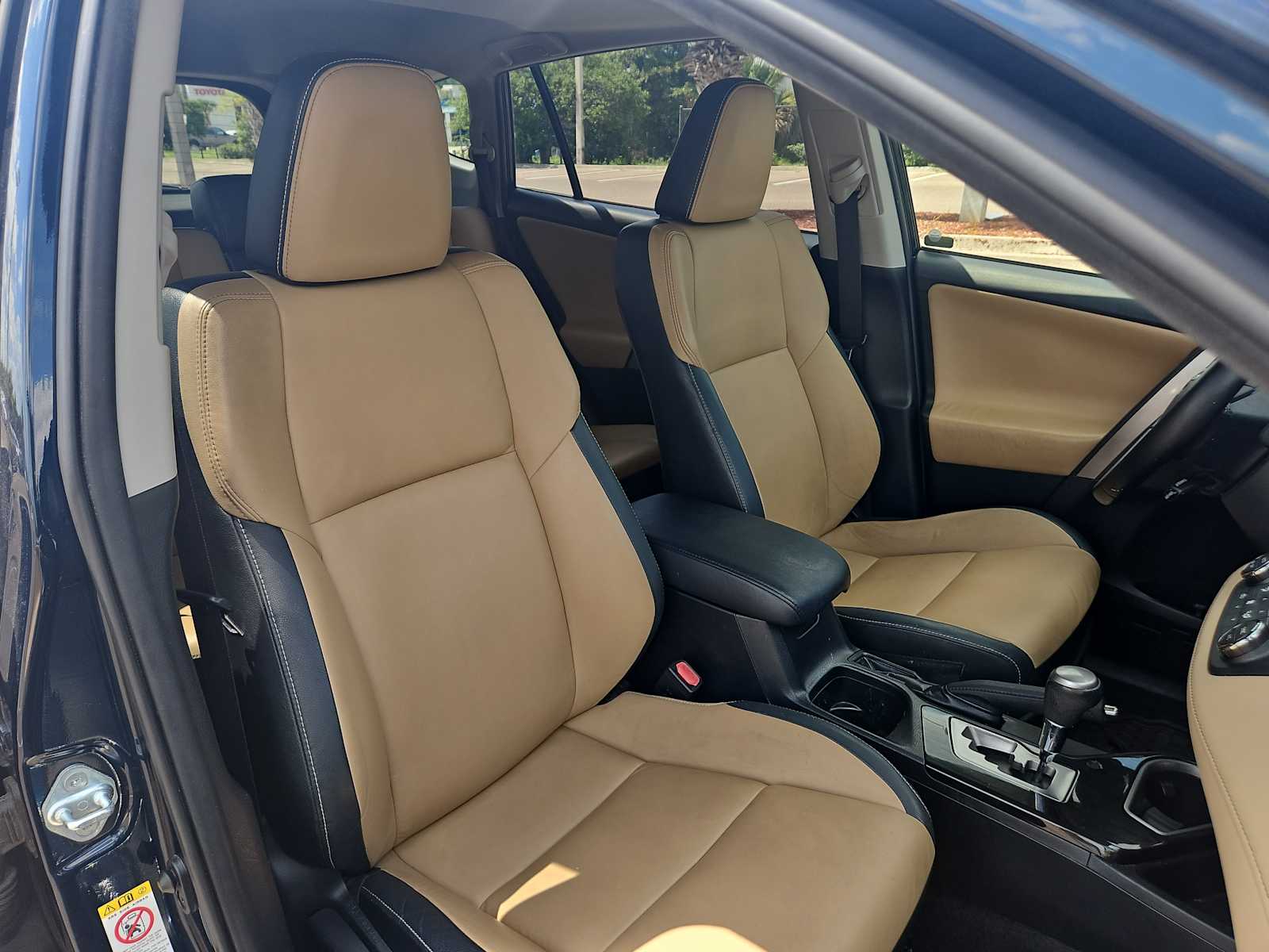 Thumbnail: 2017 Toyota RAV4 - 26