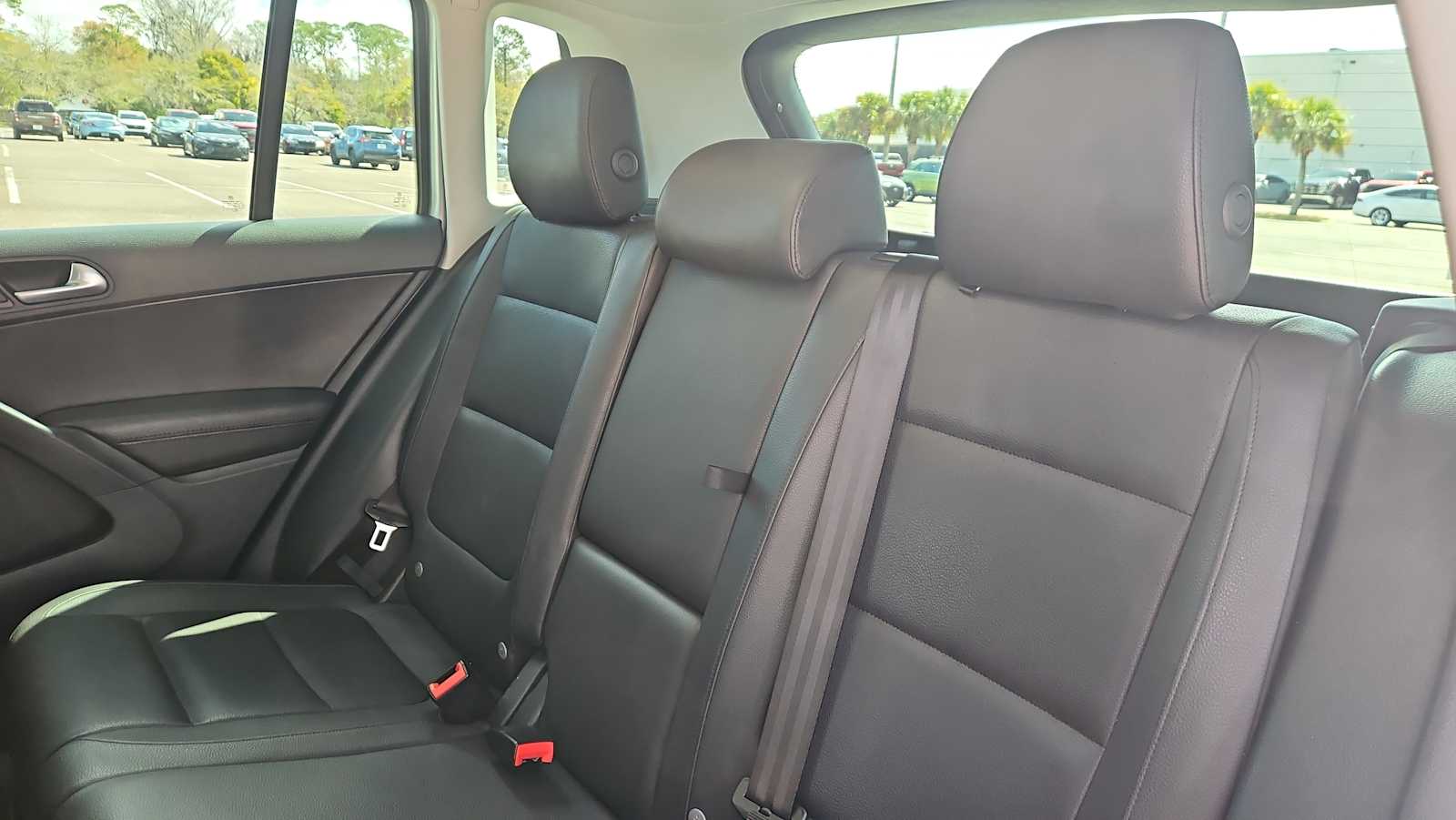 Thumbnail: 2014 Volkswagen Tiguan - 25