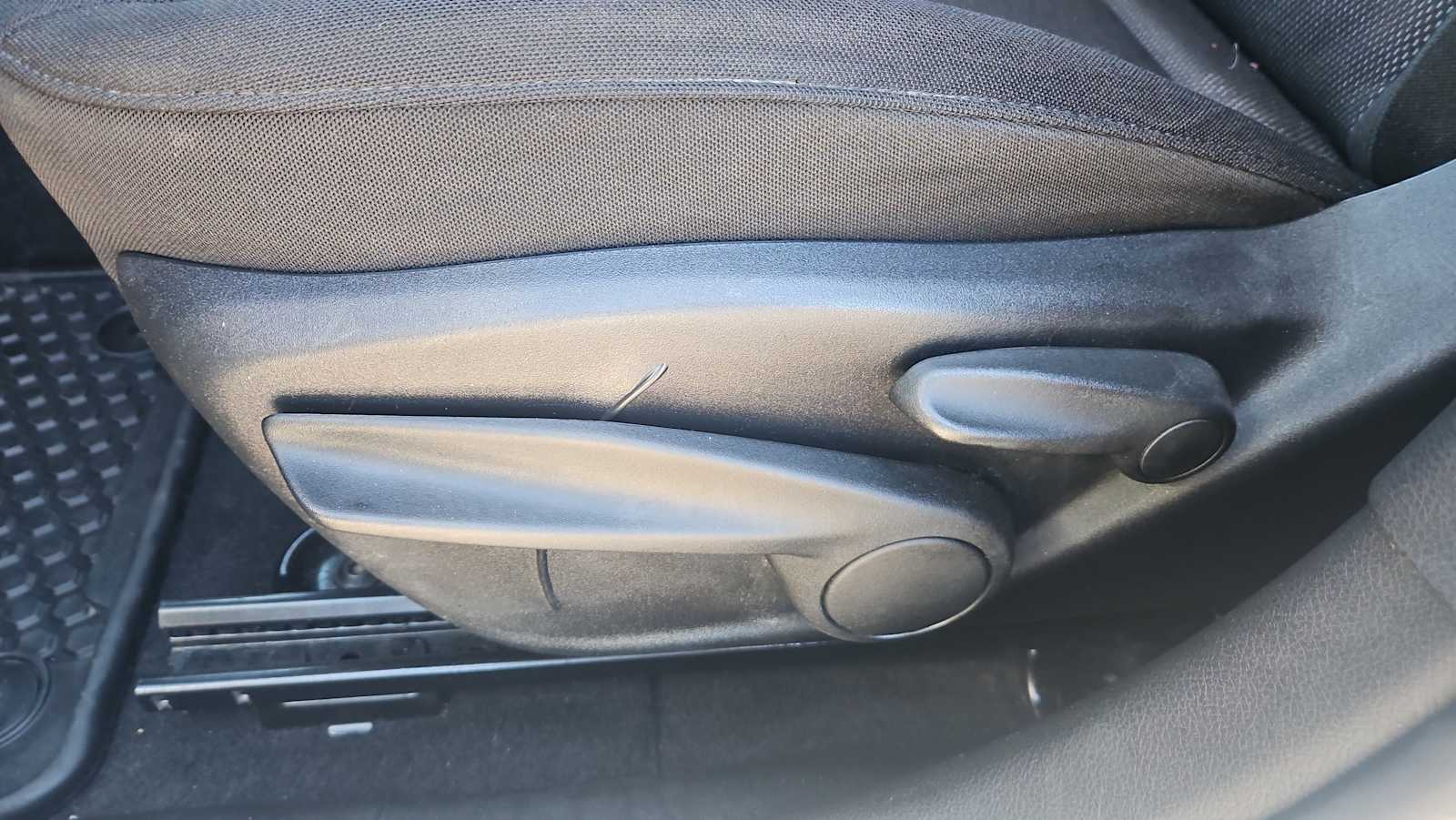 Thumbnail: 2016 Jeep Renegade - 14