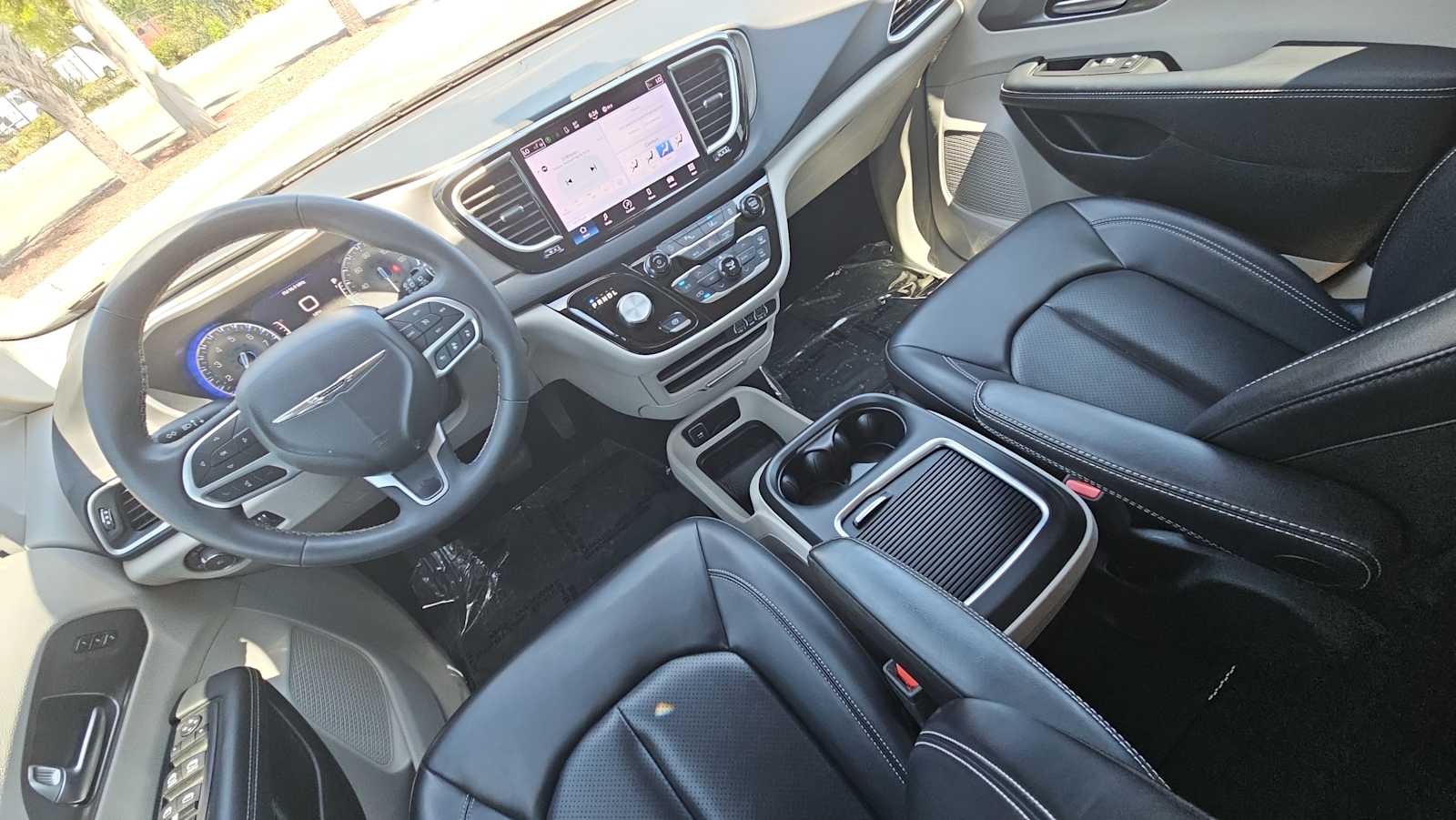 Thumbnail: 2023 Chrysler Pacifica - 22