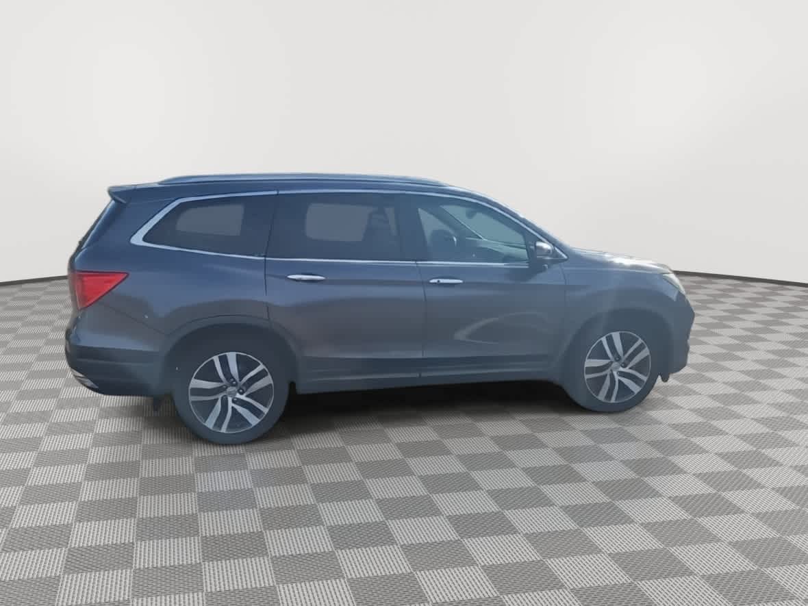 Thumbnail: 2017 Honda Pilot - 9