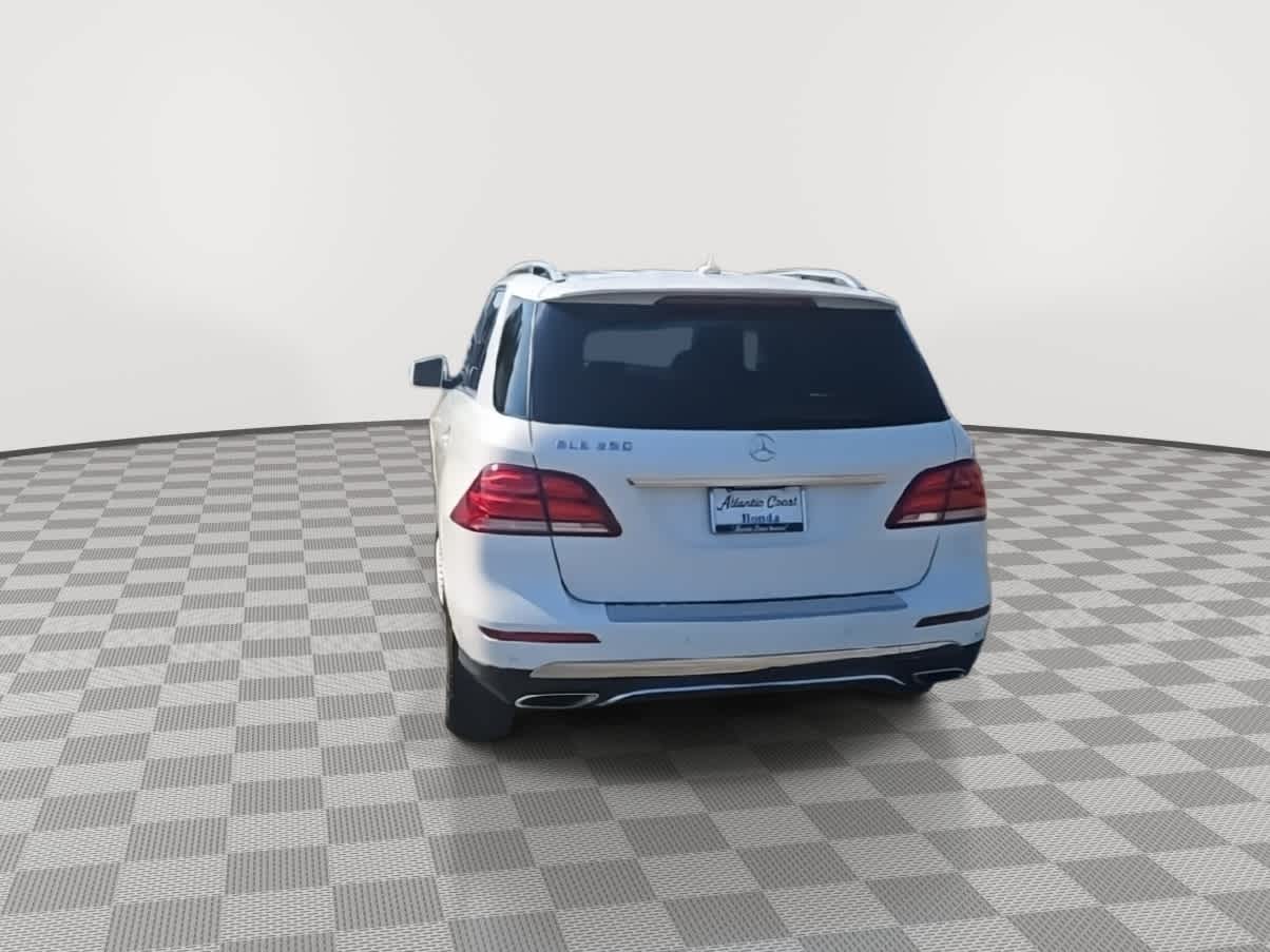 Thumbnail: 2016 Mercedes-Benz GLE - 7