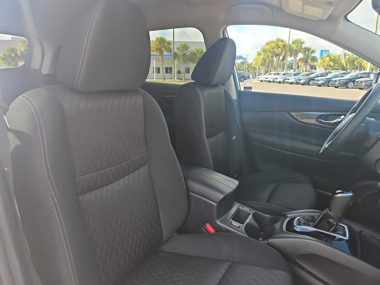 Thumbnail: 2019 Nissan Rogue - 25