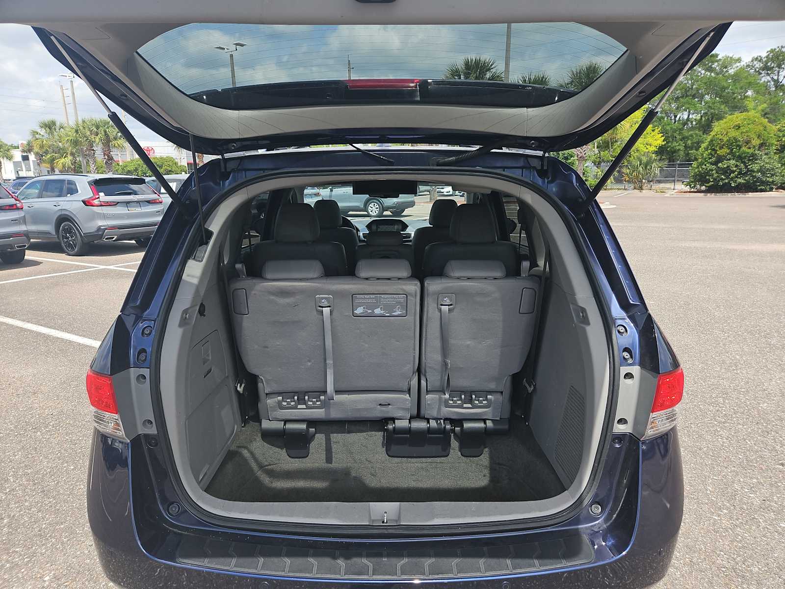 Thumbnail: 2015 Honda Odyssey - 21