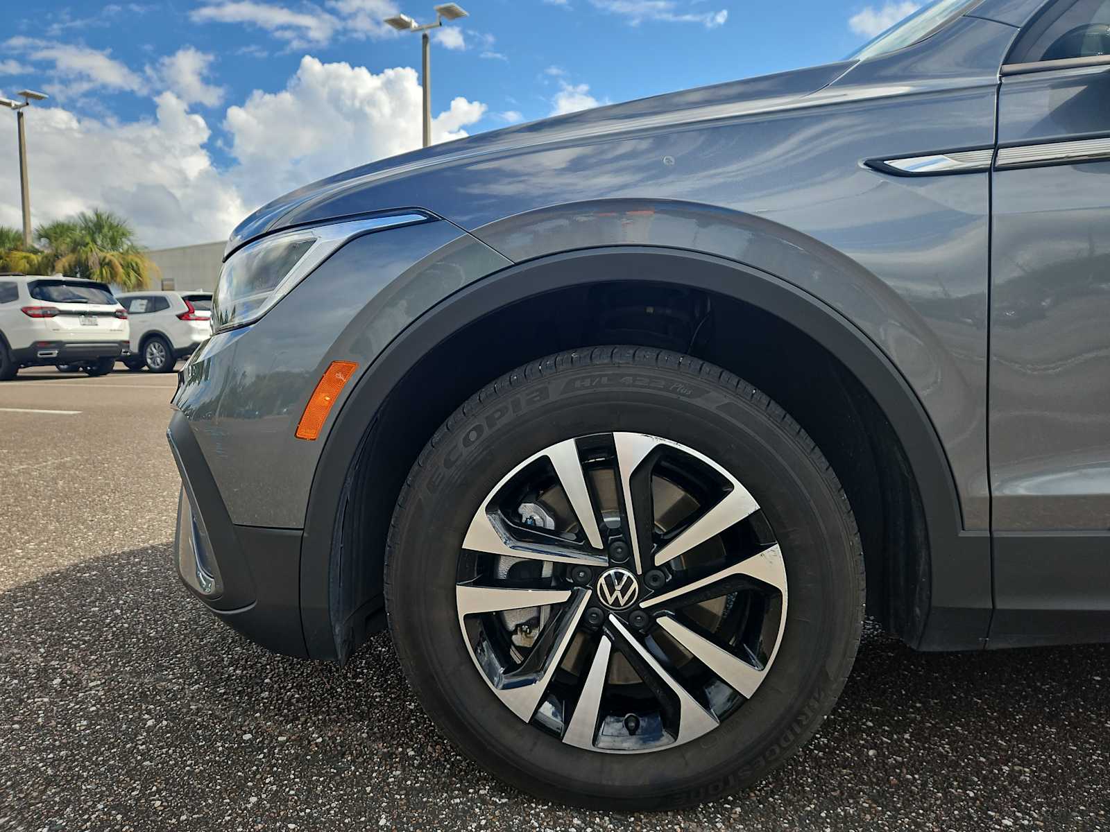 Thumbnail: 2022 Volkswagen Tiguan - 18