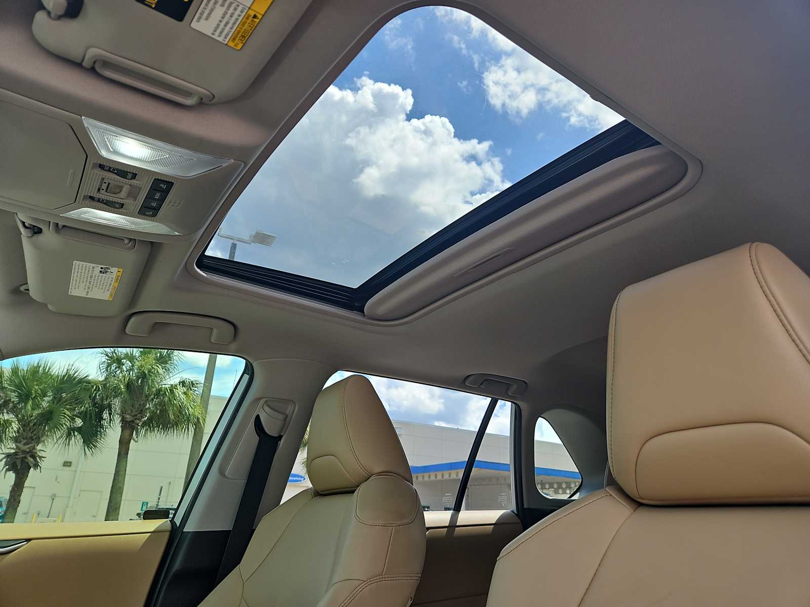 2021 Toyota RAV4 XLE Premium 16