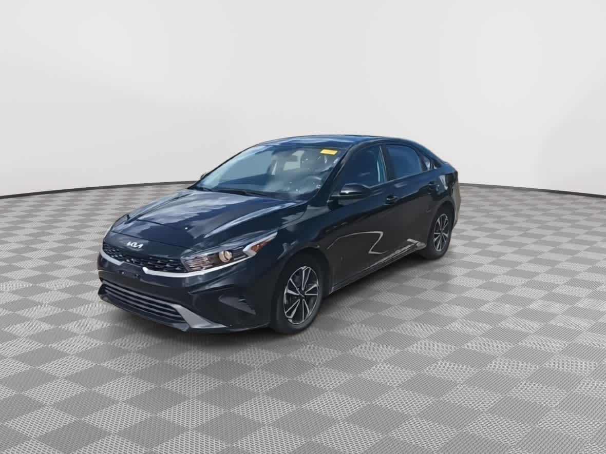 Thumbnail: 2023 Kia Forte - 4