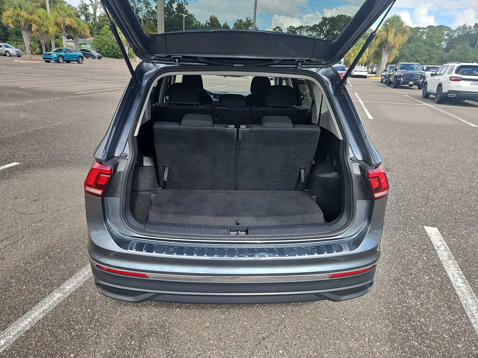 Thumbnail: 2022 Volkswagen Tiguan - 20