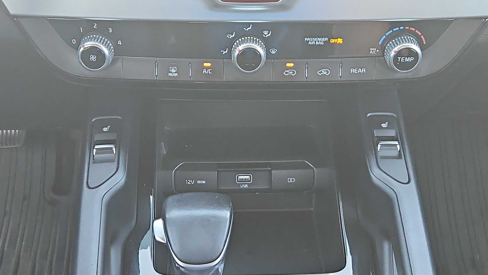 Thumbnail: 2020 Kia Telluride - 17