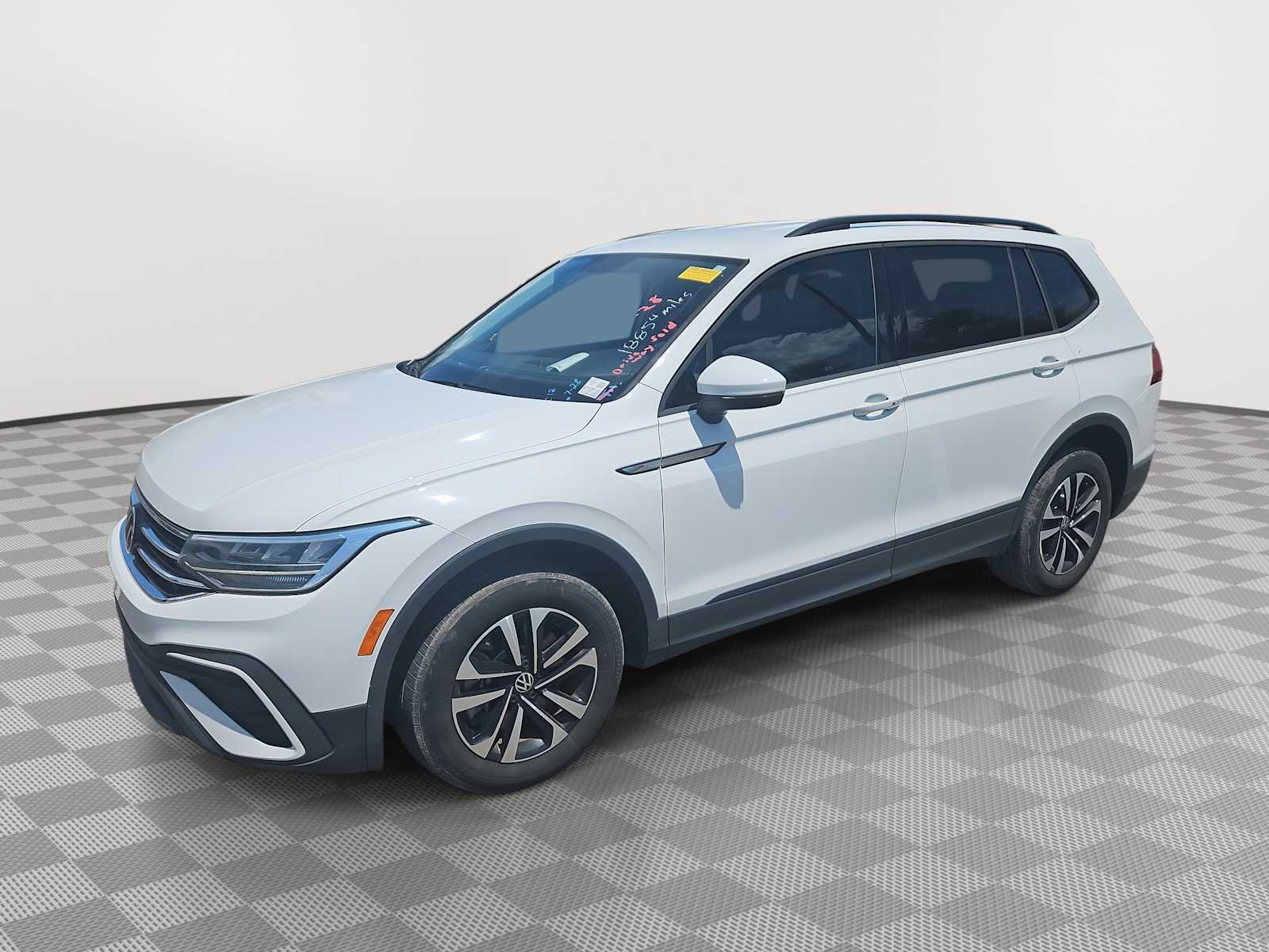 Thumbnail: 2022 Volkswagen Tiguan - 1