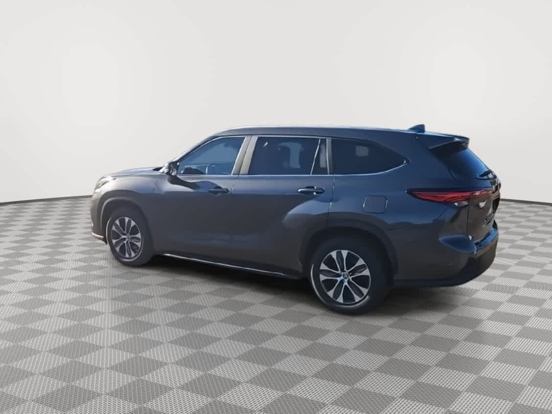 Thumbnail: 2023 Toyota Highlander - 6