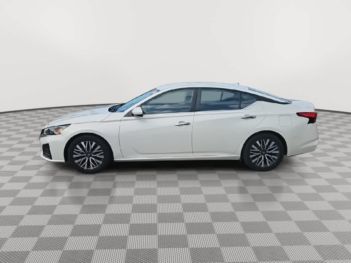 Thumbnail: 2023 Nissan Altima - 5