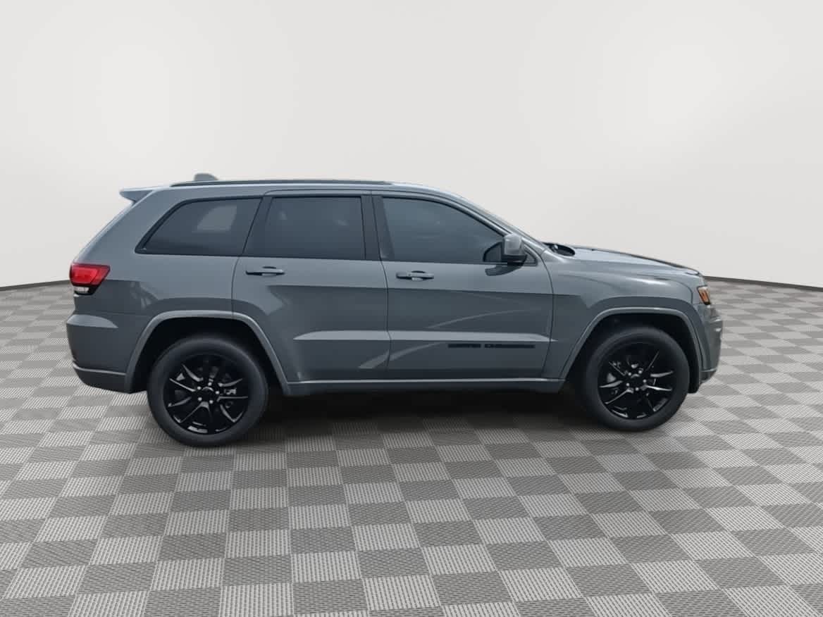 2020 Jeep Grand Cherokee Altitude 9