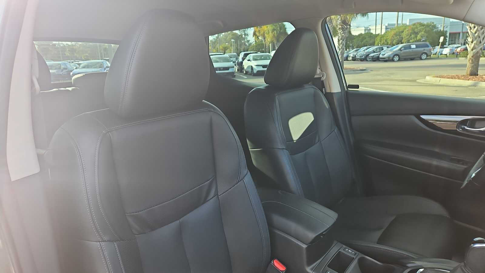 Thumbnail: 2022 Nissan Rogue Sport - 25