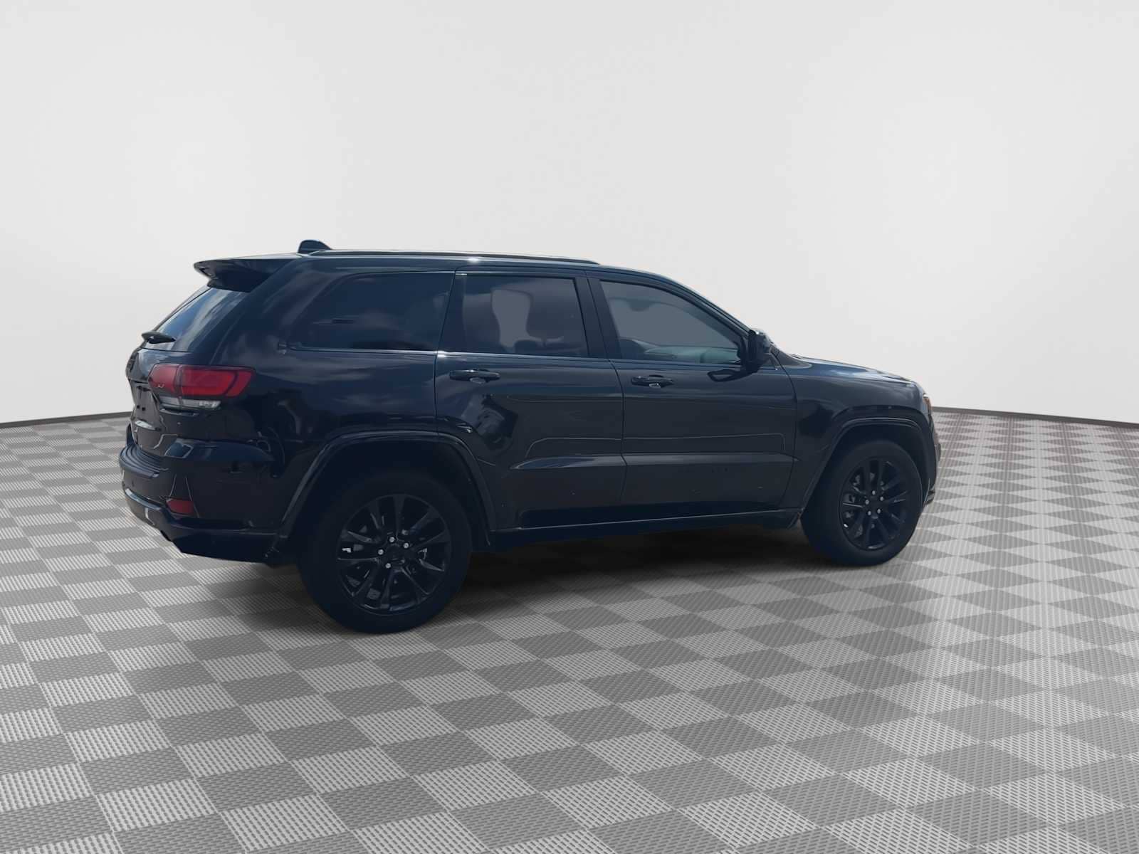 Thumbnail: 2022 Jeep Grand Cherokee - 8