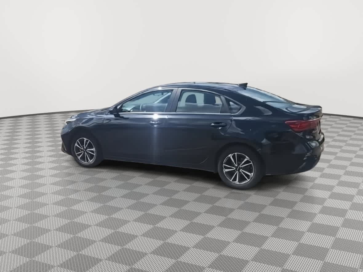 Thumbnail: 2023 Kia Forte - 6