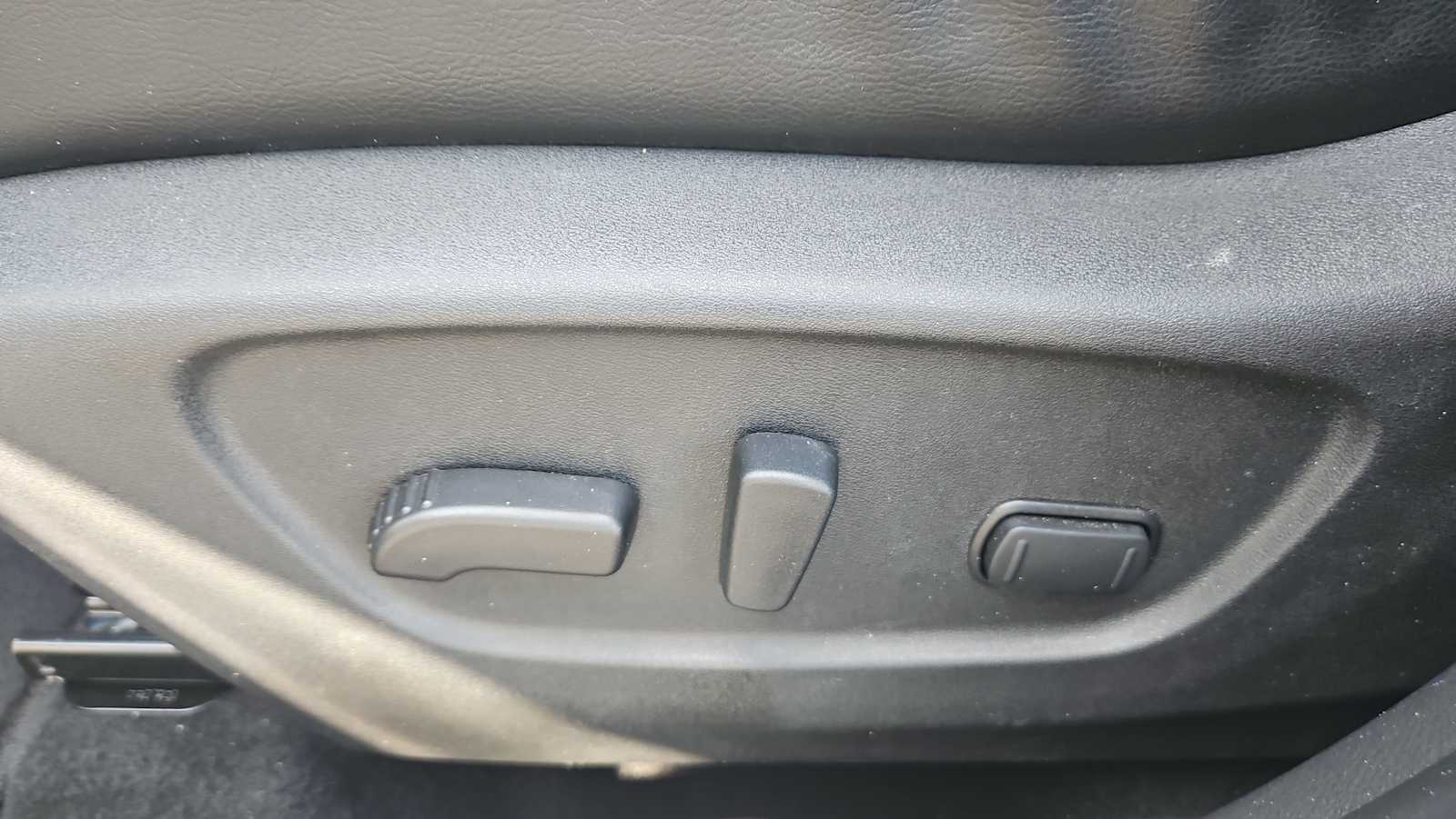 Thumbnail: 2022 Nissan Rogue Sport - 14