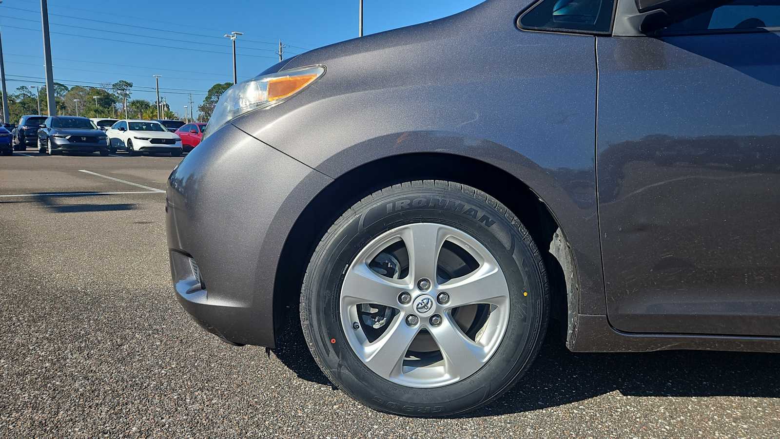 Thumbnail: 2017 Toyota Sienna - 18