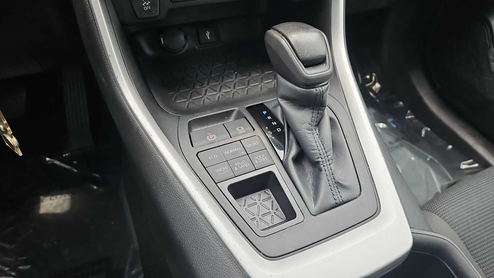 Thumbnail: 2022 Toyota RAV4 - 21