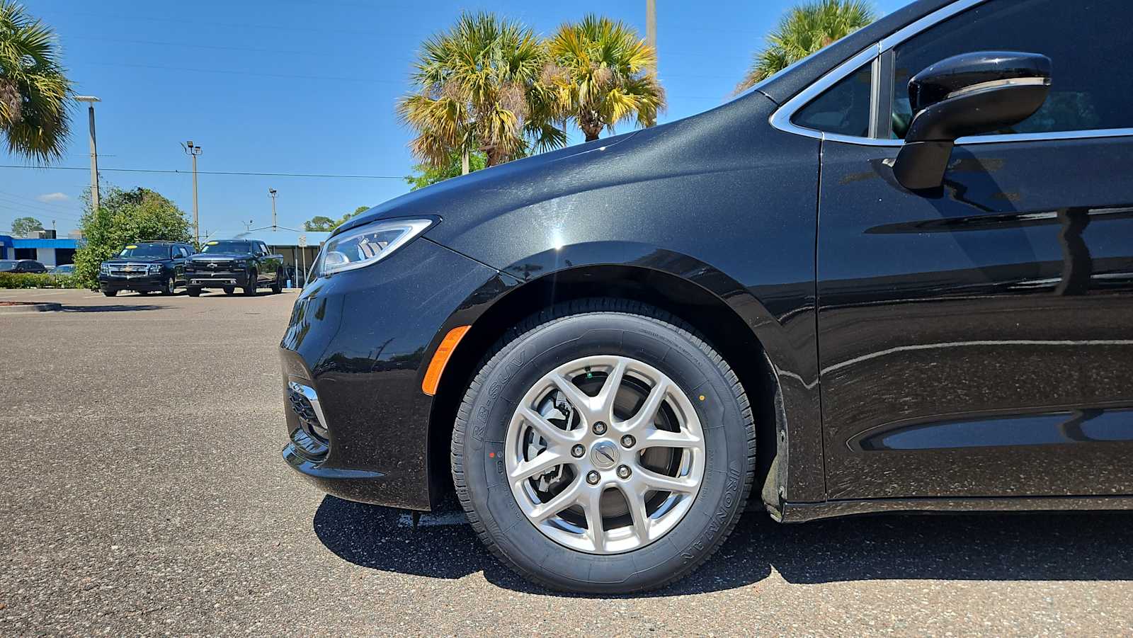 Thumbnail: 2023 Chrysler Pacifica - 18