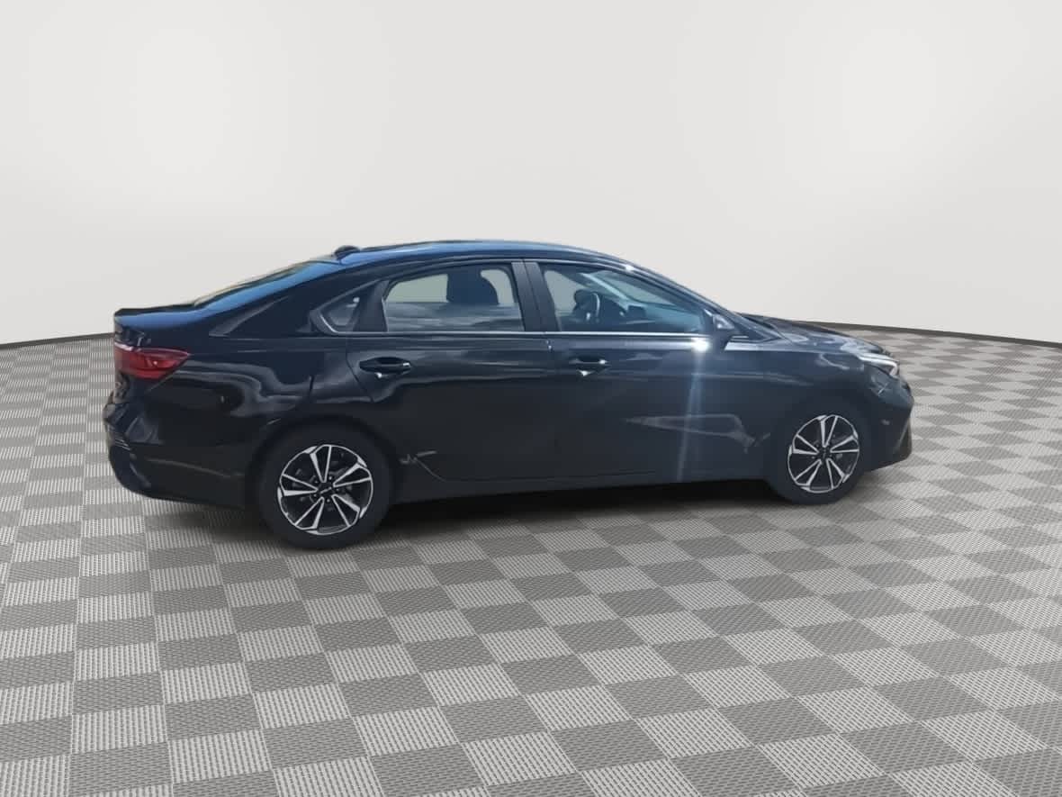 Thumbnail: 2023 Kia Forte - 9
