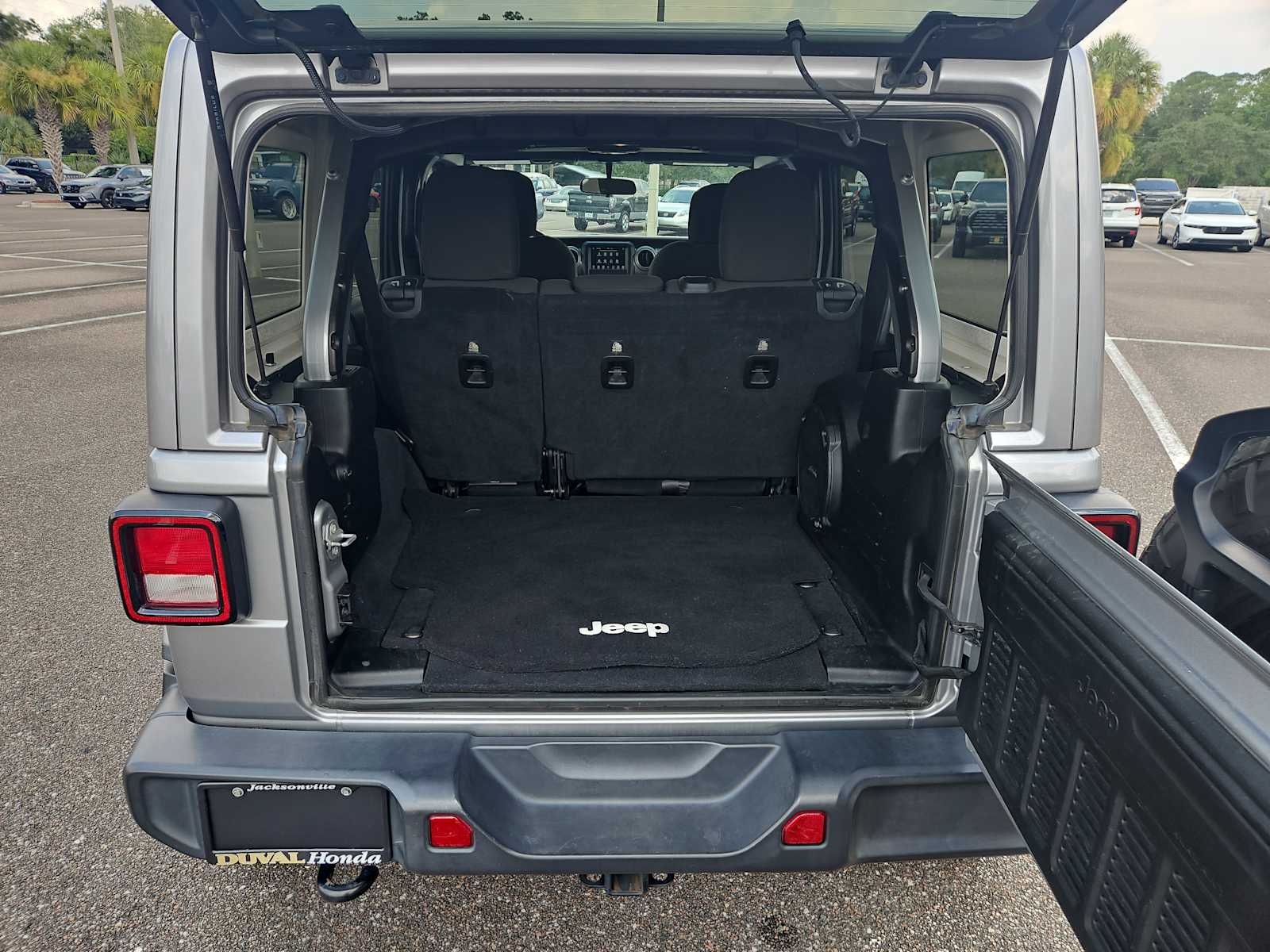 Thumbnail: 2018 Jeep Wrangler - 19
