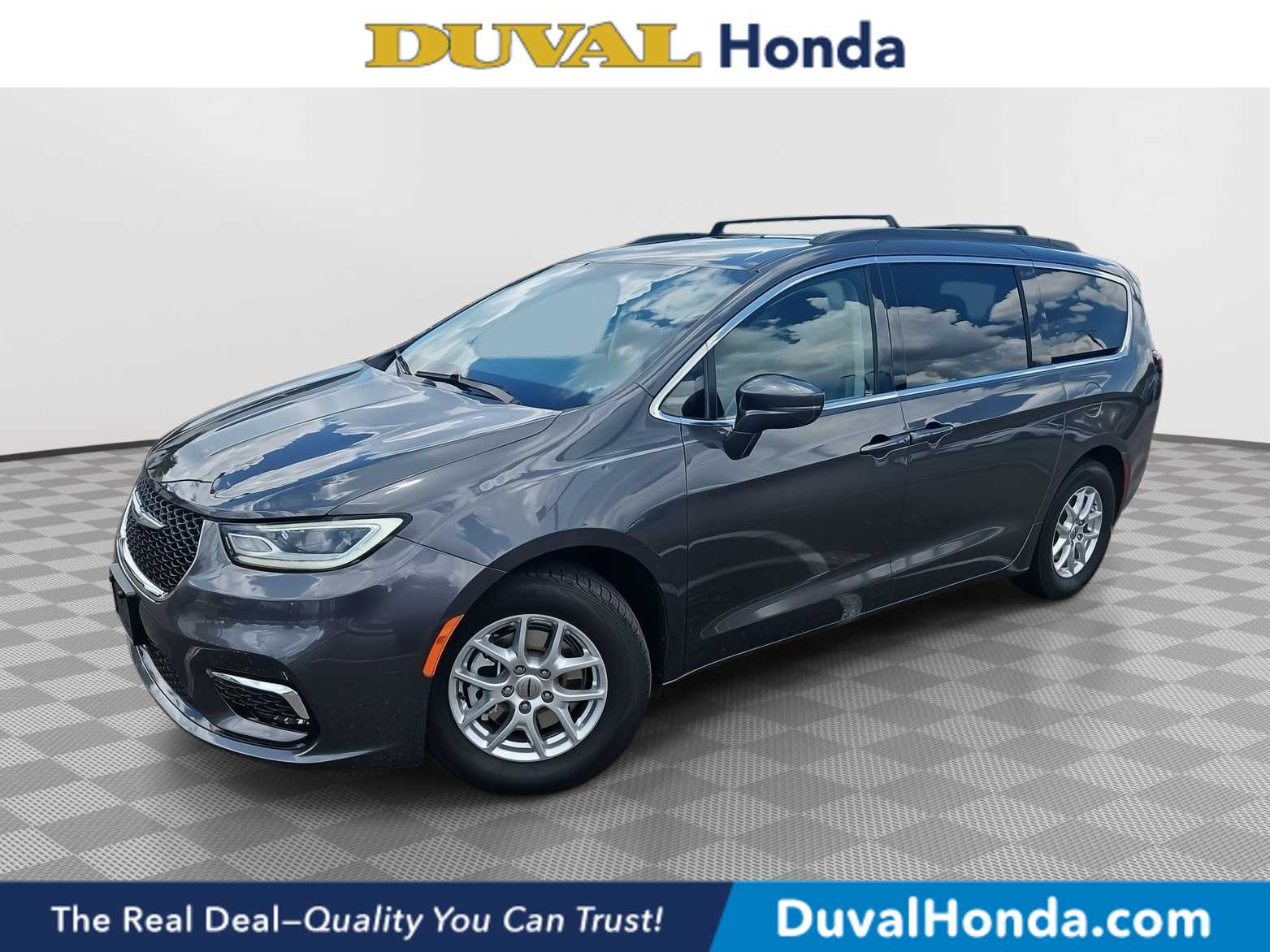 2022 Chrysler Pacifica Touring L Hero Image