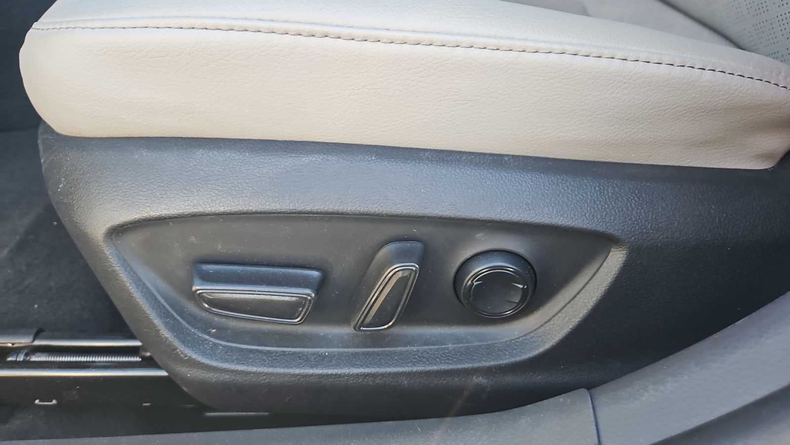 Thumbnail: 2022 Toyota Camry - 14