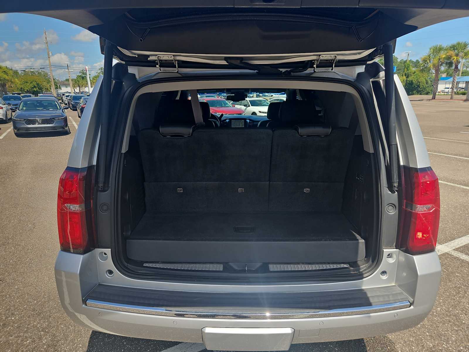 Thumbnail: 2015 Chevrolet Tahoe - 21