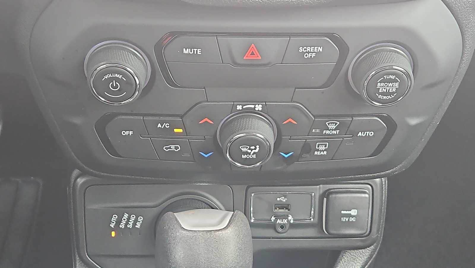 Thumbnail: 2019 Jeep Renegade - 16