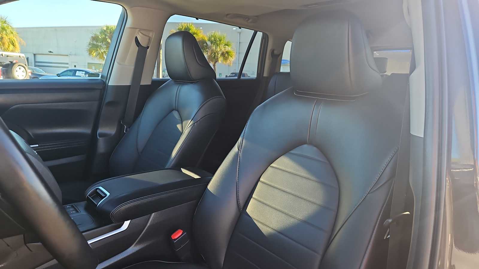 Thumbnail: 2023 Toyota Highlander - 13