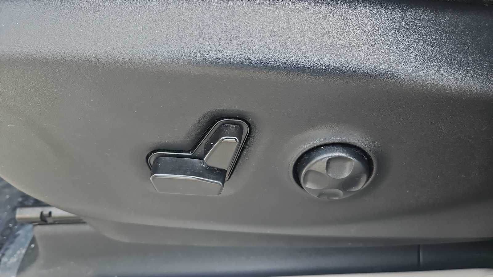 Thumbnail: 2023 Chrysler Pacifica - 14