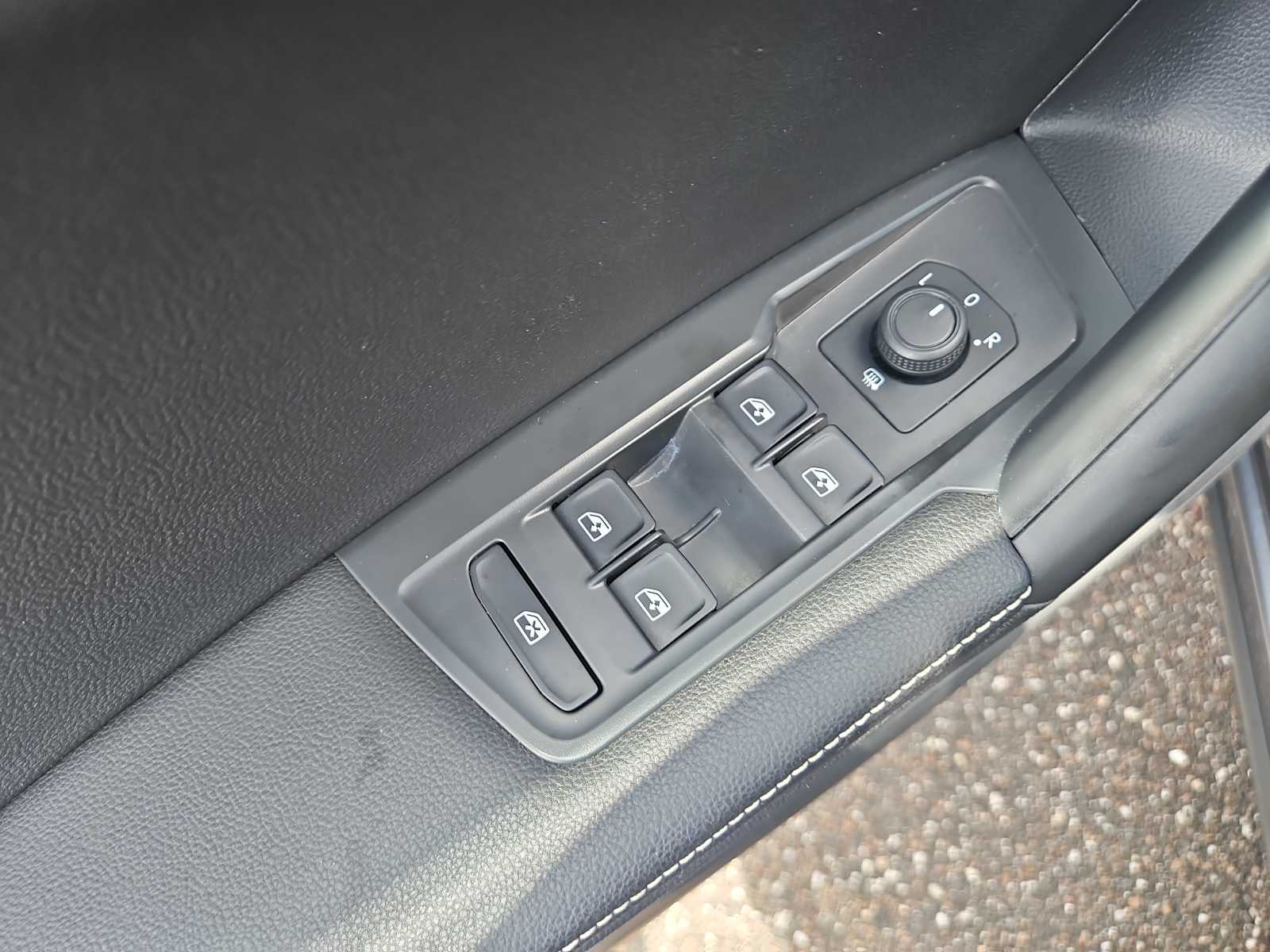 Thumbnail: 2022 Volkswagen Tiguan - 15