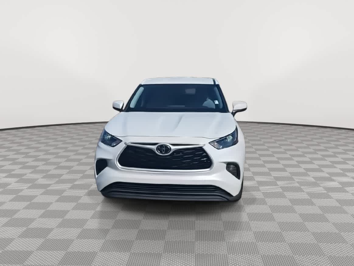 2022 Toyota Highlander L photo 2