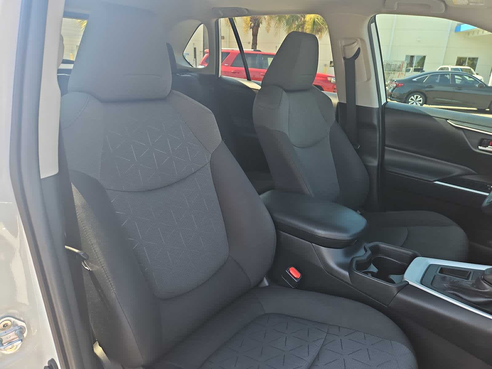 Thumbnail: 2020 Toyota RAV4 - 25