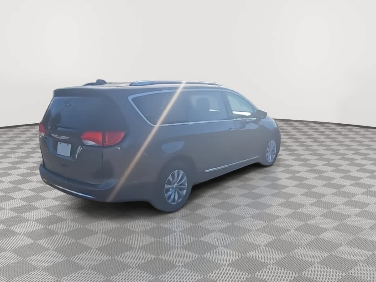 Thumbnail: 2018 Chrysler Pacifica - 8