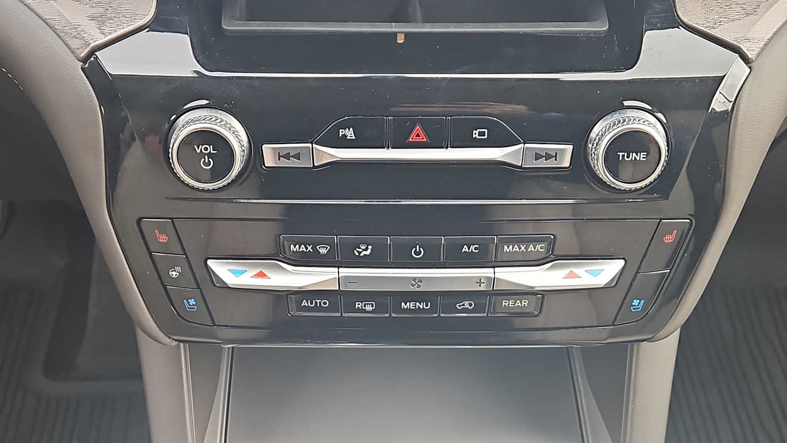 Thumbnail: 2023 Ford Explorer - 16