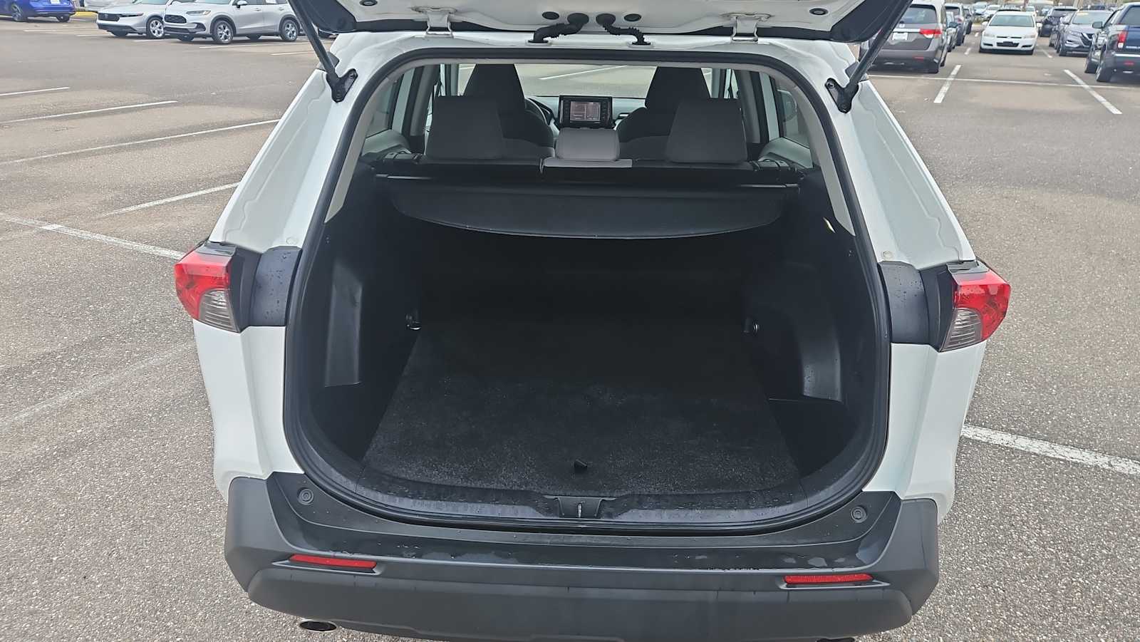 Thumbnail: 2022 Toyota RAV4 - 20