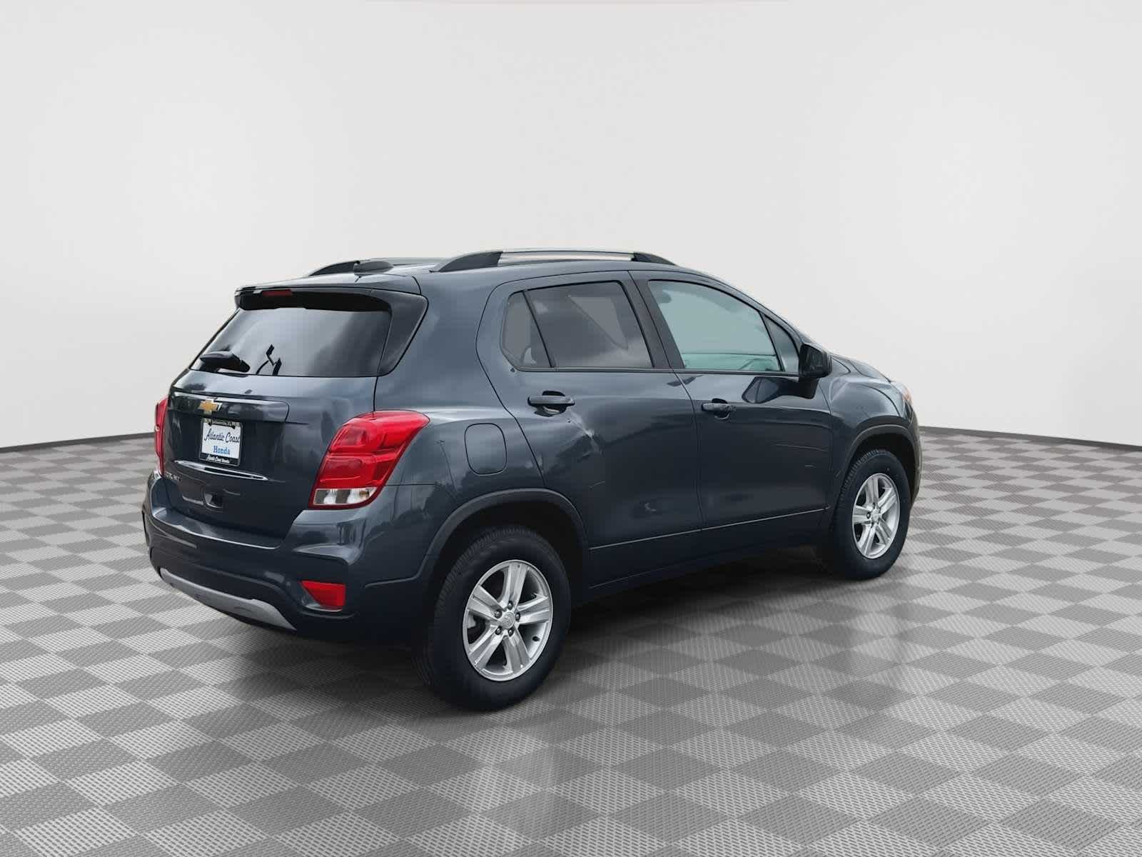 Thumbnail: 2021 Chevrolet Trax - 8