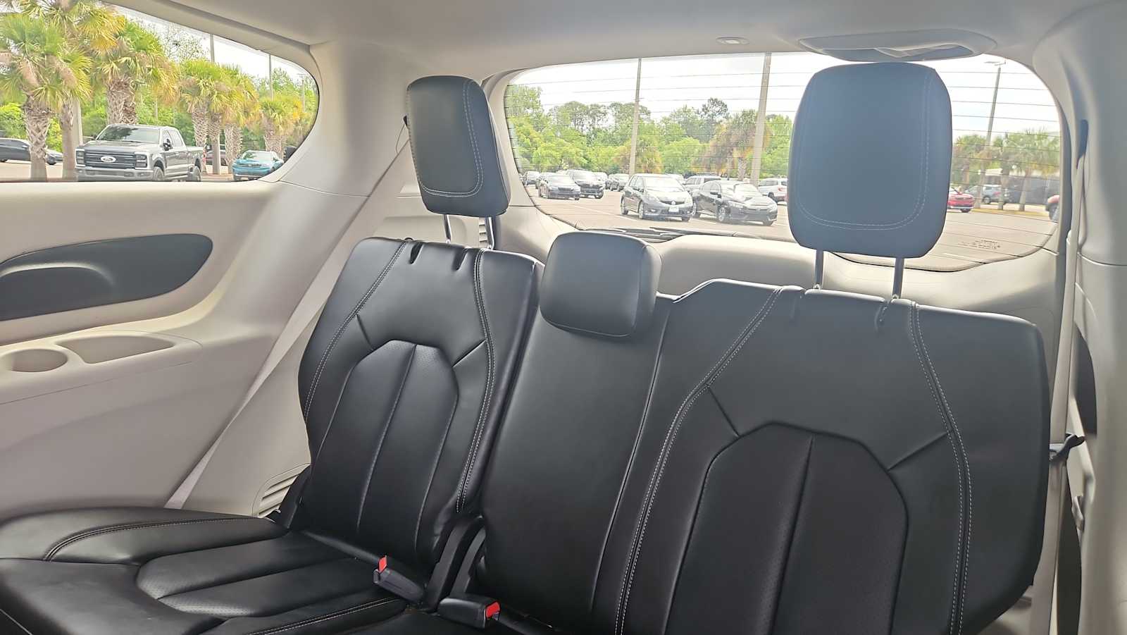 Thumbnail: 2023 Chrysler Pacifica - 25