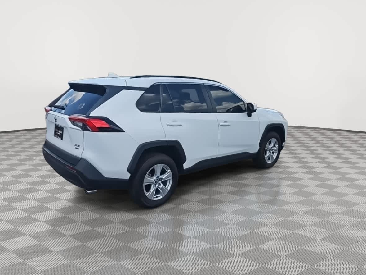 Thumbnail: 2021 Toyota RAV4 - 8