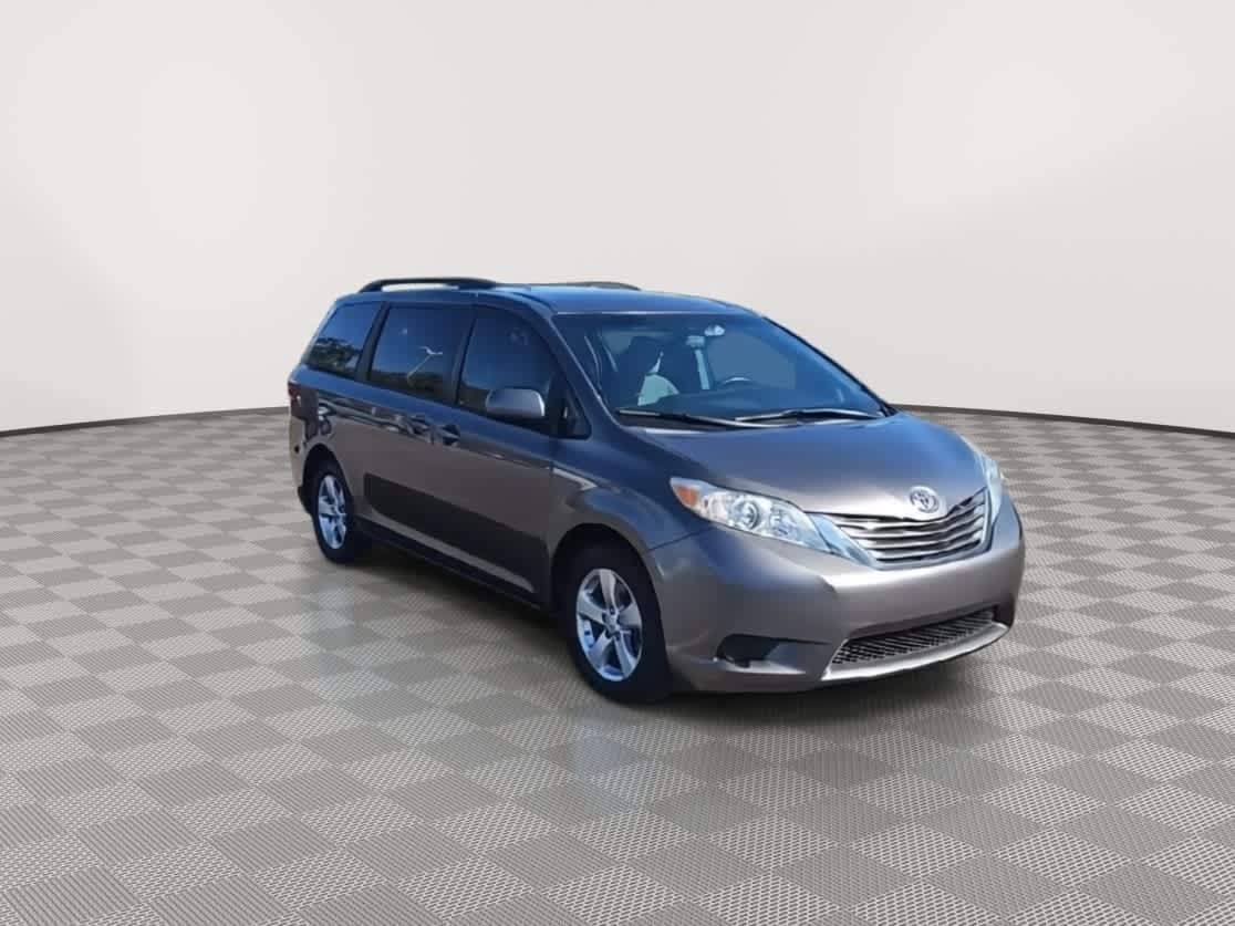 Thumbnail: 2017 Toyota Sienna - 2